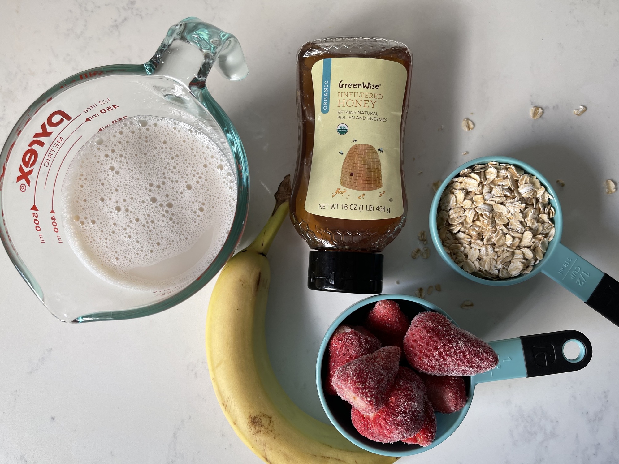 Strawberry oatmeal smoothie ingredients